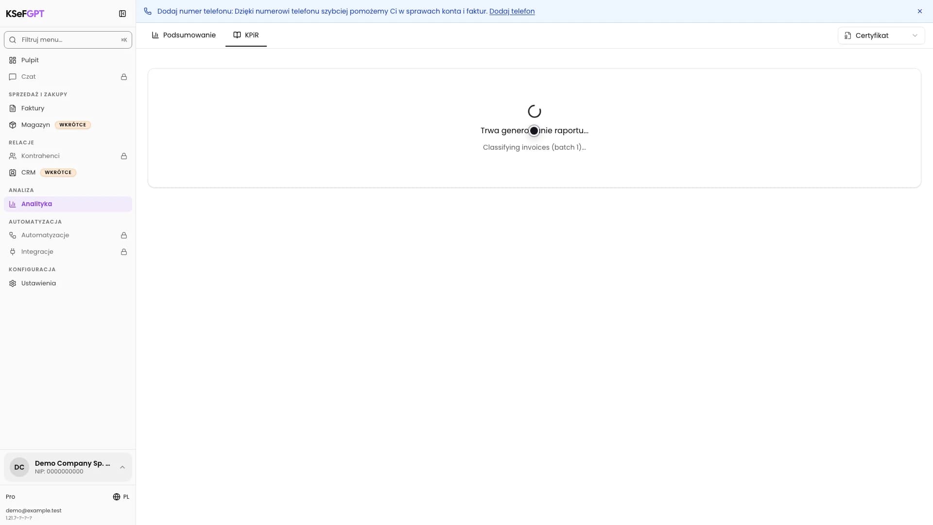 Ekran KPiR z komunikatem Trwa generowanie raportu i postępem klasyfikowania dokumentów