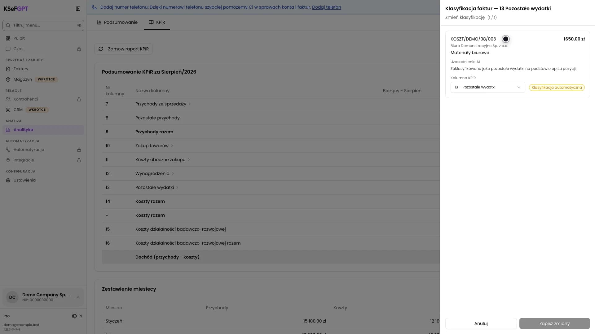 Panel Klasyfikacja faktur dla kolumny 13 z demonstracyjną pozycją Materiały biurowe i uzasadnieniem AI