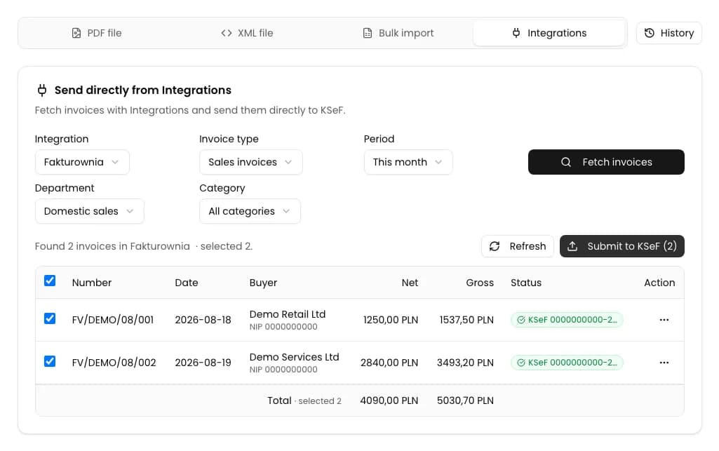 Two invoices submitted from Fakturownia.pl with green statuses and assigned KSeF numbers